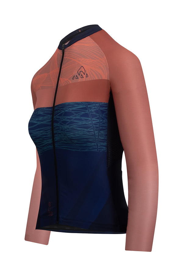  buy women's cycling jerseys women miami -  Detailed image of the collar of the Women's Tyr Elite Cycling Jersey Long Sleeve by ONNOR in blue and orange. This photo showcases the balance of style and comfort in the jersey's design, echoing ONNOR's dedication to creating innovative, comfortable, and visually appealing cycling attire.