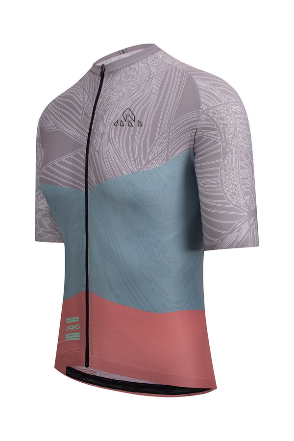  buy cycling apparel men miami -  Close-up shot showcasing the ONNOR logo on the Men's Nut Pro Cycling Jersey Short Sleeve in light brown and salmon. Reflects the brand's commitment to delivering high-quality, performance-oriented cycling gear that excels in comfort and style.
