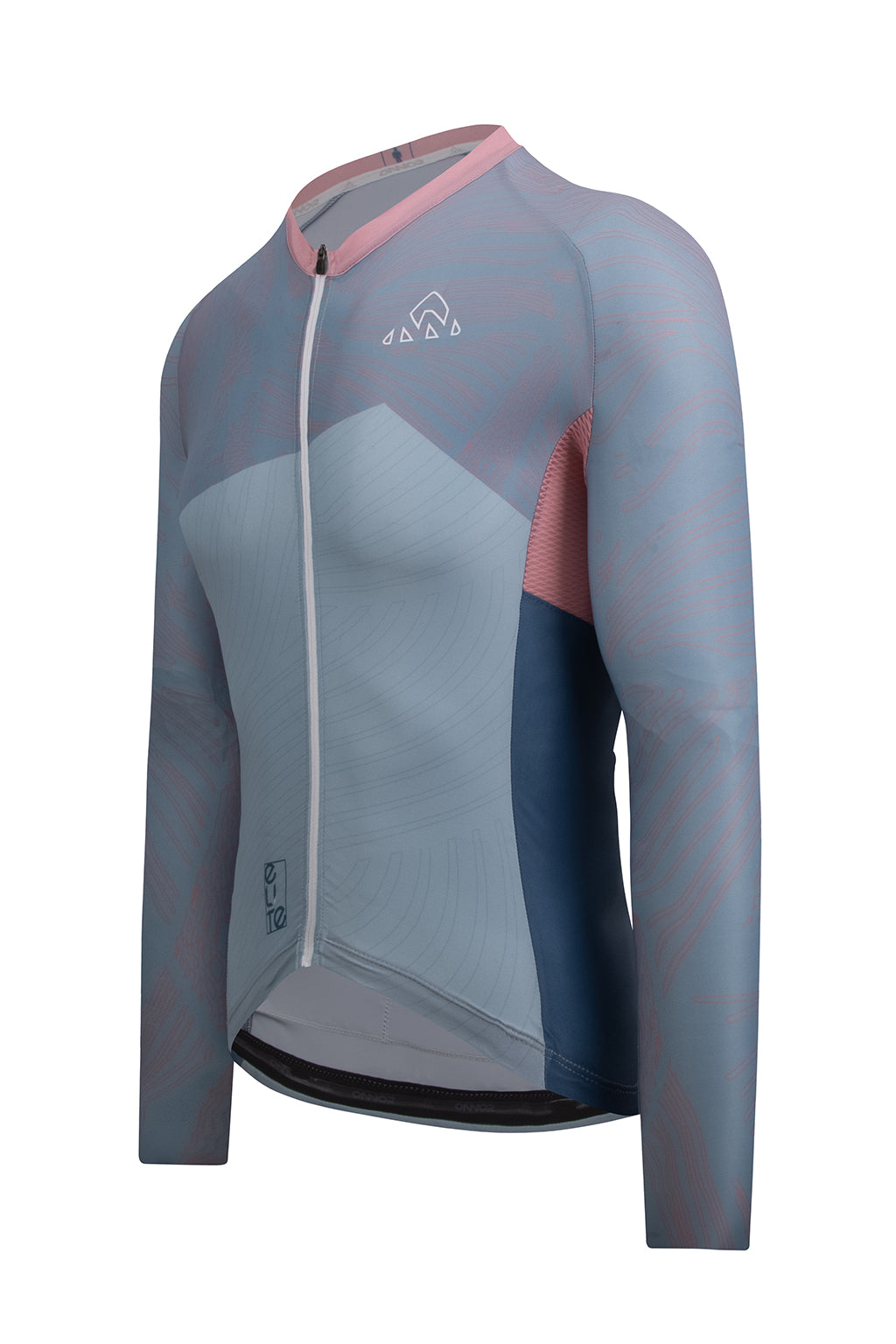 Detailed image of the collar of the Men's Skadi Elite Cycling Jersey Long Sleeve by ONNOR in light gray and light blue. This photograph depicts the perfect balance of style and comfort in the jersey's design, reflecting ONNOR's commitment to crafting innovative, comfortable, and visually appealing cycling attire.