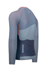 High-definition image of the light gray and light blue Men's Skadi Elite Cycling Jersey Long Sleeve by ONNOR. This snapshot captures the brand's focus on infusing alluring color combinations and top-notch quality into their cycling gear. The captivating visuals and meticulous detailing make it a top choice for discerning cyclists who value both style and quality."