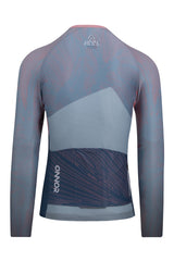 Rear view of the Men's Skadi Elite Cycling Jersey Long Sleeve by ONNOR in light gray and light blue. This image underscores the functional rear pockets and reflective safety elements, showcasing the brand's dedication to amalgamating utility, safety, and style in their distinctive cycling gear. The cool color scheme and innovative design fully encapsulate ONNOR's vision for superior cycling attire.