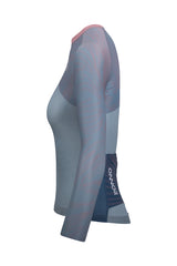 Side view of the light gray and light blue Women's Skadi Elite Cycling Jersey Long Sleeve from ONNOR. This image highlights the jersey's streamlined silhouette and advanced design that integrates innovative technology and fashion aesthetics, promising a superior cycling experience. The cool color combination sets the jersey apart, appealing to cyclists who appreciate style and performance.
