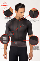 A man wearing a masculine cycling jersey with short sleeves. The jersey features a sleek design and high-quality fabric, making it perfect for intense rides or casual biking sessions.
