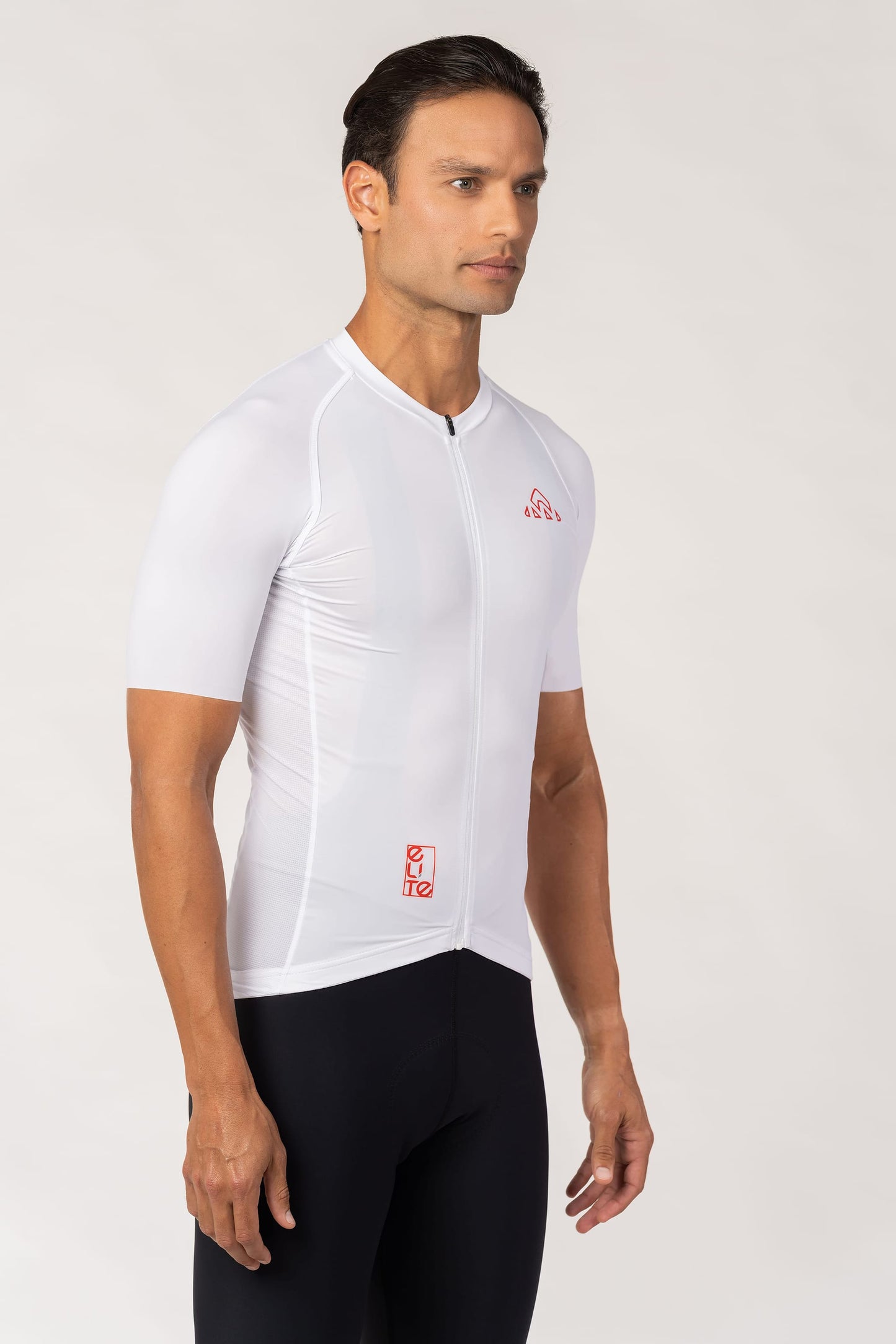 A gent's cycling shirt with short sleeves. This men's bicycle top provides a comfortable fit and excellent breathability, making it an ideal choice for cycling enthusiasts.