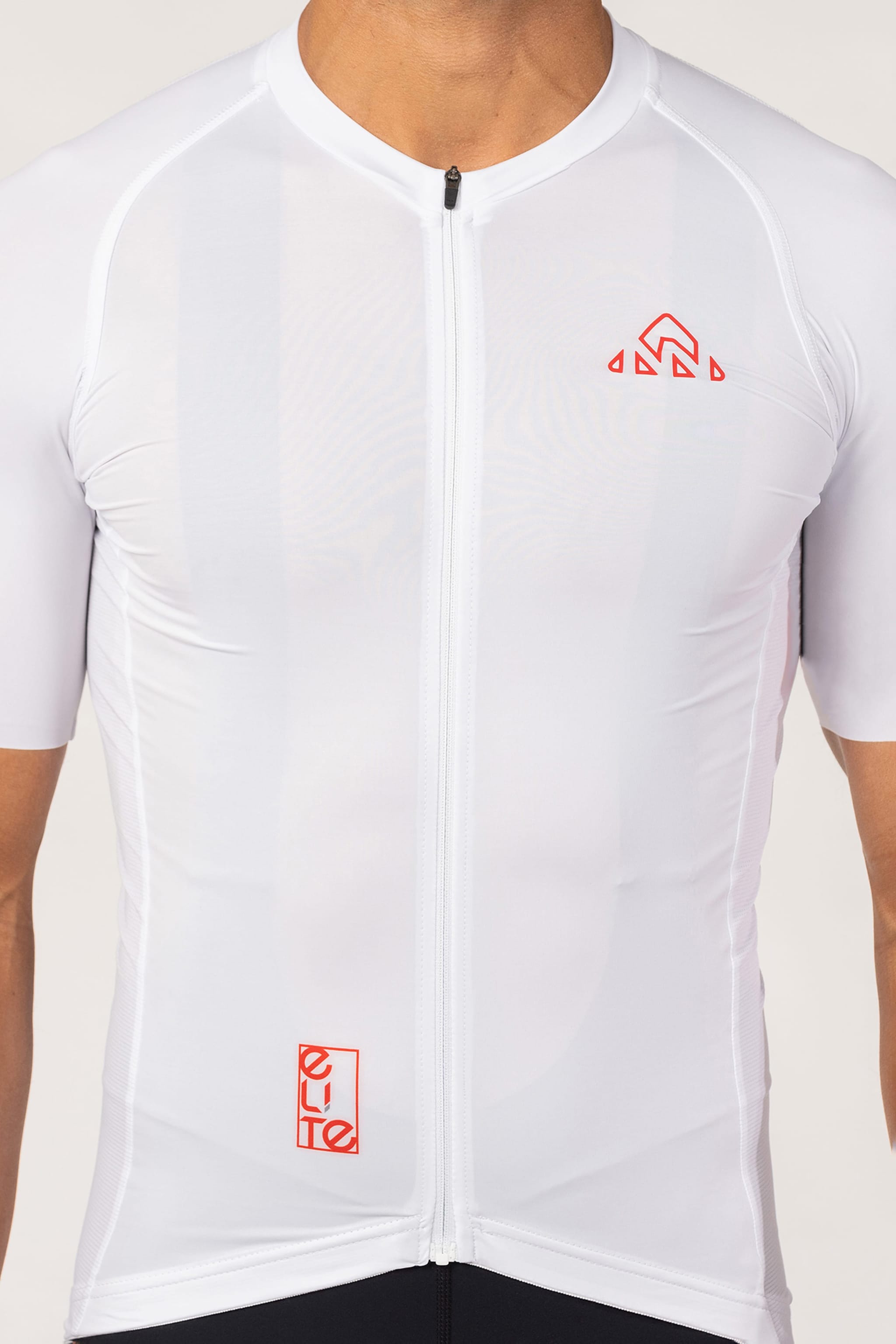 A male cyclist sporting a short-sleeved cycle shirt. This men's cycling tee combines style and functionality, providing a comfortable fit and enhanced aerodynamics.