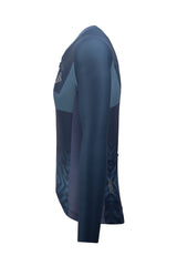 A men's road cycling jersey with long arms is featured in this image. The jersey is tailored to provide optimal performance during cycling sessions in varying weather conditions. Its long sleeves offer increased coverage and protection against the cold, wind, and UV rays. The fabric is designed to be quick-drying and moisture-wicking, ensuring comfort throughout the ride.