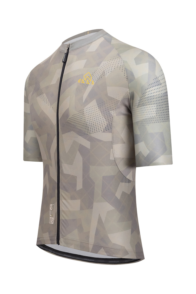 Men's Pro Cycling Jersey Short Sleeve - Beige / Brown - men's beige / brown jerseys short sleeve - A male rider's cycling jersey with short sleeves, tailored for optimal performance. This men's cycling tee provides a comfortable fit and enhances aerodynamics on the road.