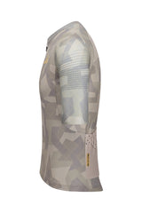 A men's cycling tee with short sleeves, perfect for male cyclists. This men's biking jersey combines style and functionality, ensuring a comfortable and enjoyable ride.