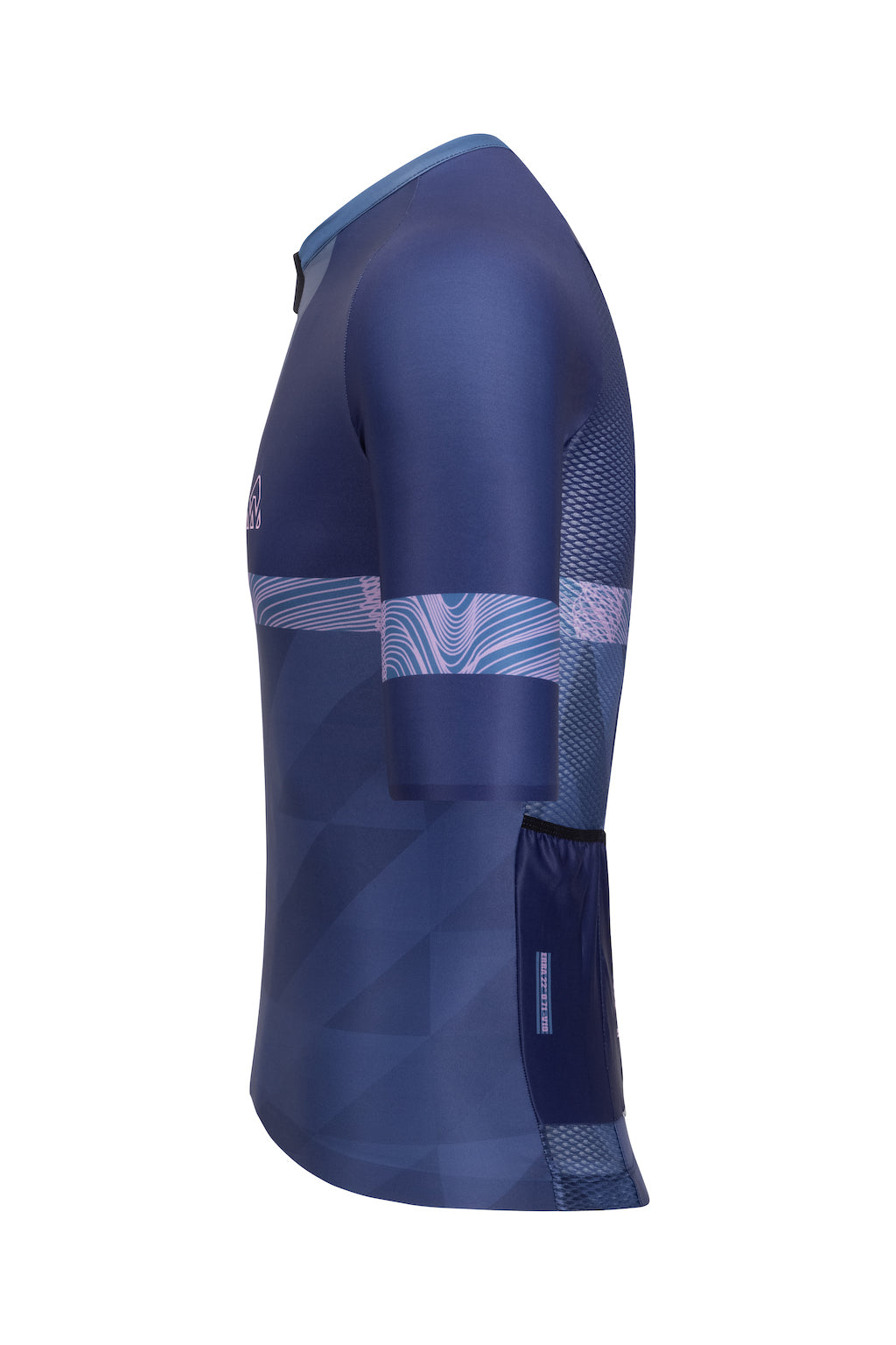 Short sleeve cycling gear for men. The gear includes a jersey, gloves, and arm warmers, all made from high-performance materials for endurance rides.