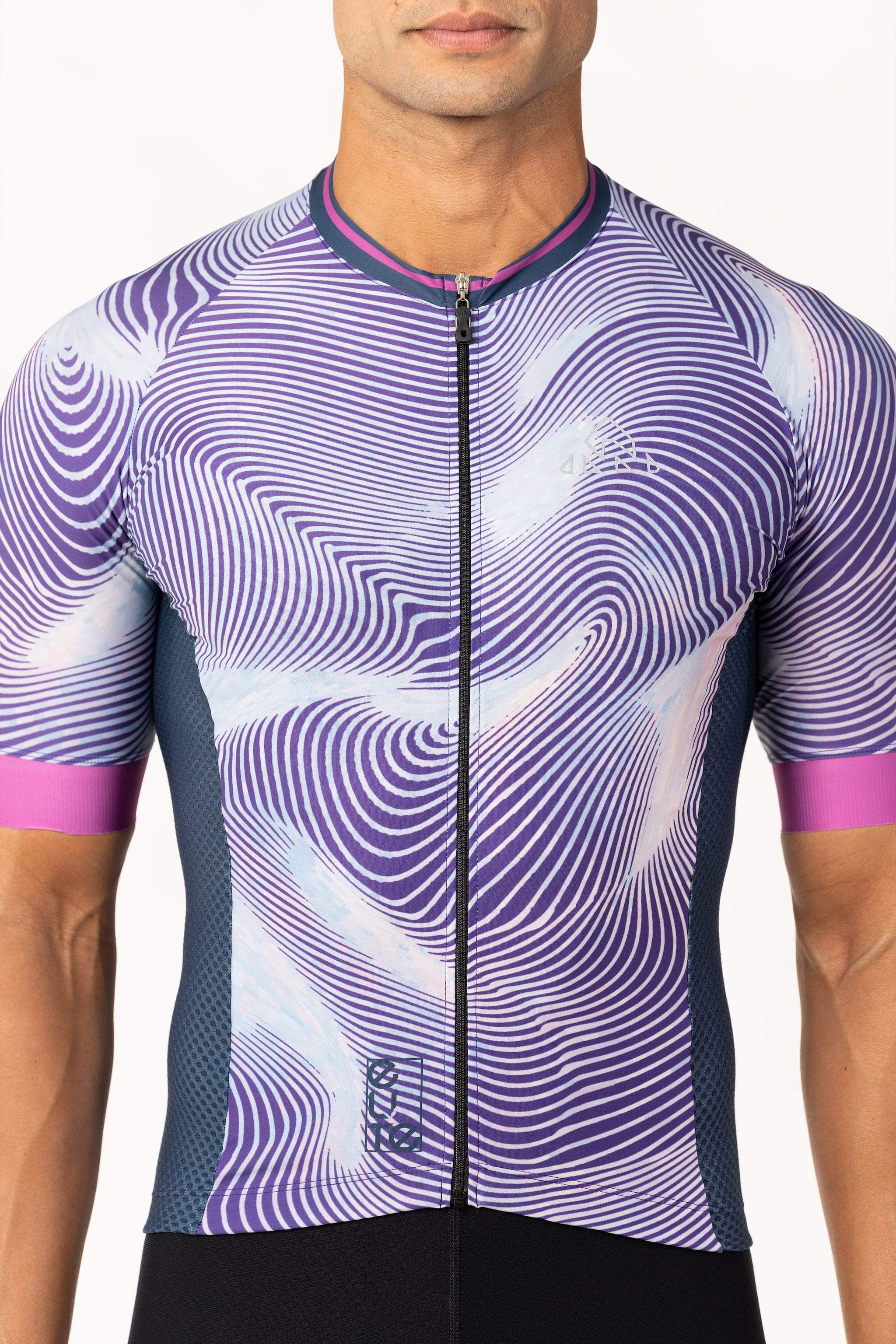 A man wearing a masculine cycle shirt with short sleeves. This stylish men's mountain biking jersey is designed to enhance performance and provide maximum comfort on the trails.