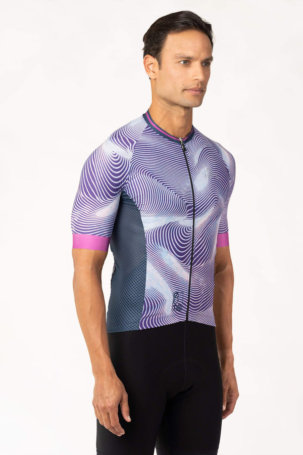   A men's cycling tee with short sleeves. This comfortable and breathable cycling shirt is perfect for male riders seeking a combination of style and functionality.