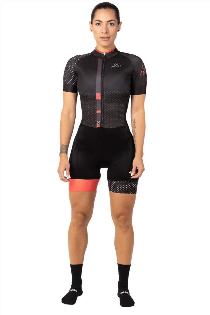 Women's Atom Expert Cycling Skinsuit - women's black skinsuits short sleeve - clothes to wear biking - womens black cycling skinsuit short sleeve with chamois for amateur rider for long distances